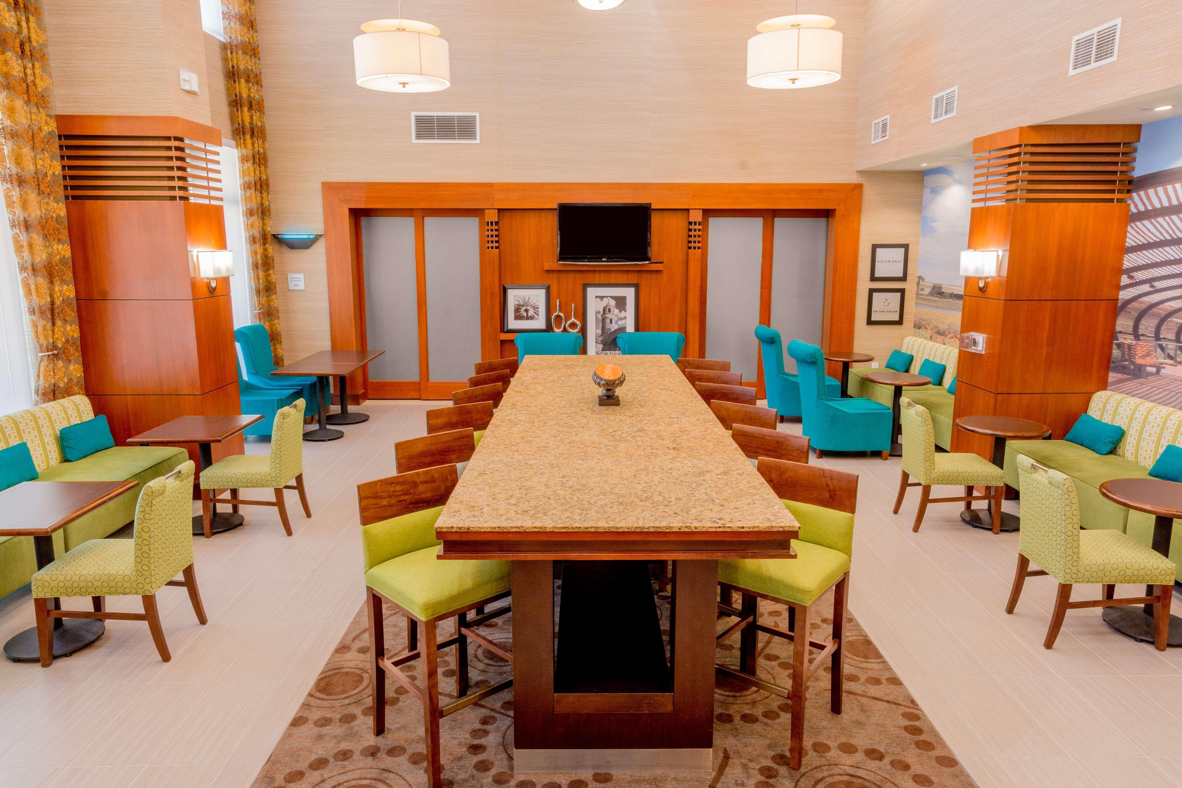 Hampton Inn & Suites Riverside/Corona East Zewnętrze zdjęcie